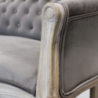 Divano Coleman in velluto taupe moderno per soggiorno elegante