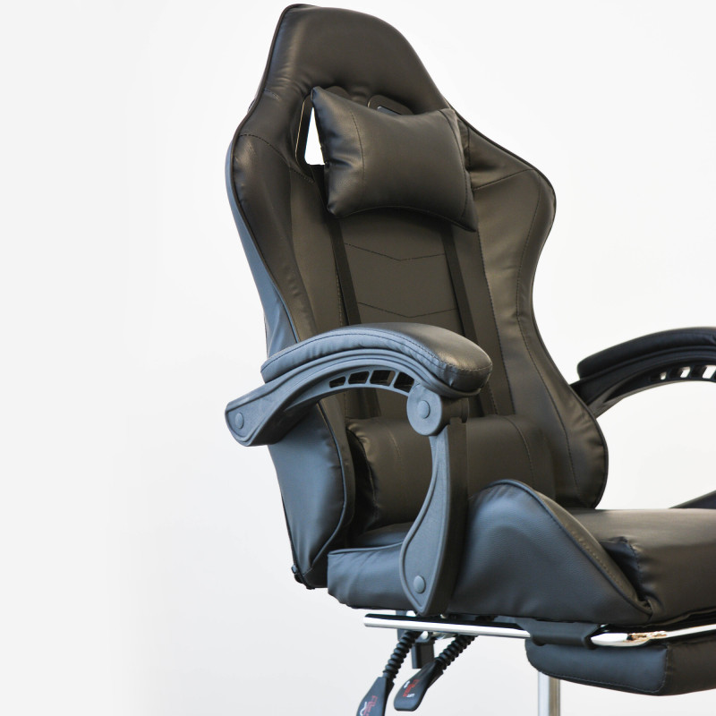 Poltrona Racing Omega nera similpelle con piedi stile gaming