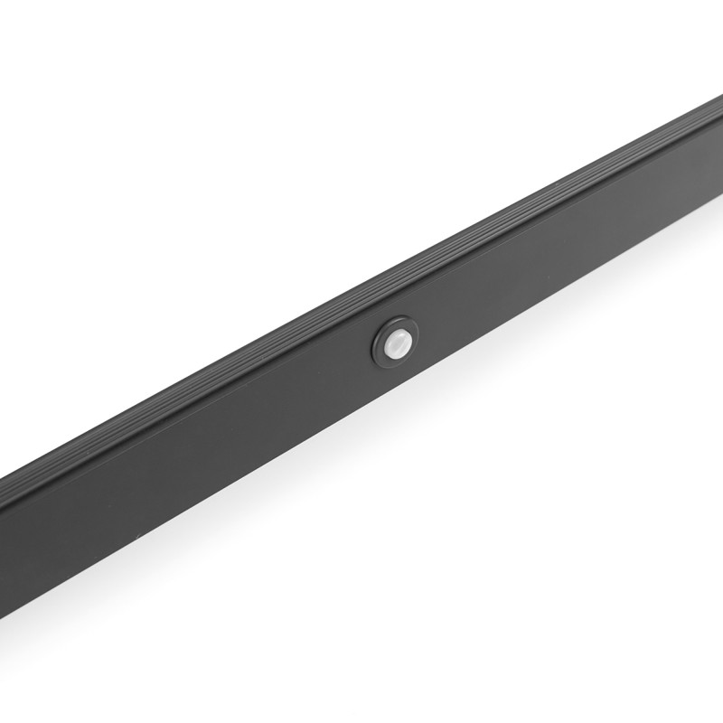 Barra Appendiabiti per armadi con luce LED Castor, batteria estraibile e sensore di movimento, L558 mm, Tecnoplastica e Al