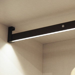 Zoom Barra Appendiabiti per armadi con luce LED Castor, batteria estraibile e sensore di movimento, L708 mm, Tecnoplastica e al