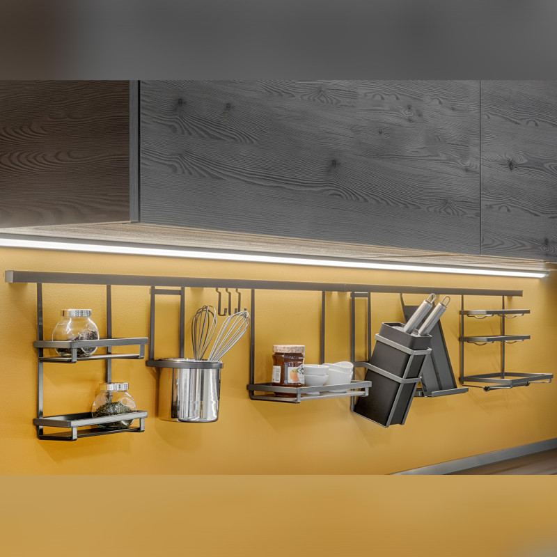 Lotto di 2 Zoccolo da cucina Plasline con accessori, altezza 150 mm, 2 barre lunghezza 2,35 m, Tecnoplastica, Nera