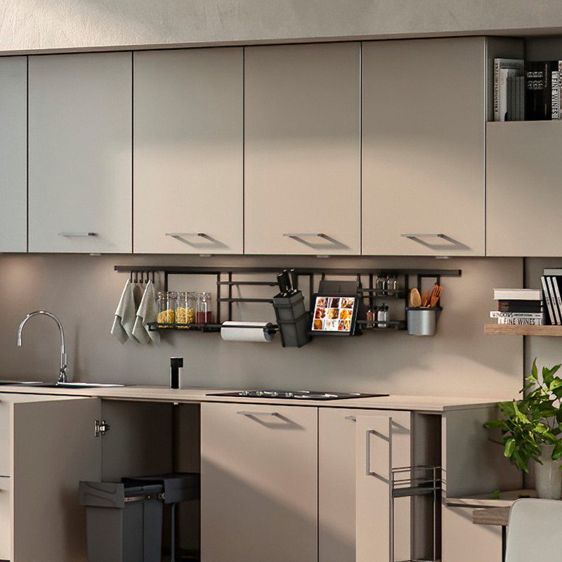 Lotto di 2 Zoccolo da cucina Plasline con accessori, altezza 150 mm, 2 barre lunghezza 2,35 m, Tecnoplastica, Nera