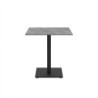 Set 2 tavoli Elora 70x70 con piano in ceramica effetto marmo grigio e gambe nere