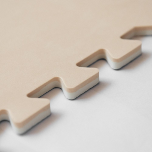 Zoom 4PZ Tappeto tappetino puzzle morbido EFFETTO LEGNO CENERE 60 x 60 x 0,8 cm per bambini gioco da interno