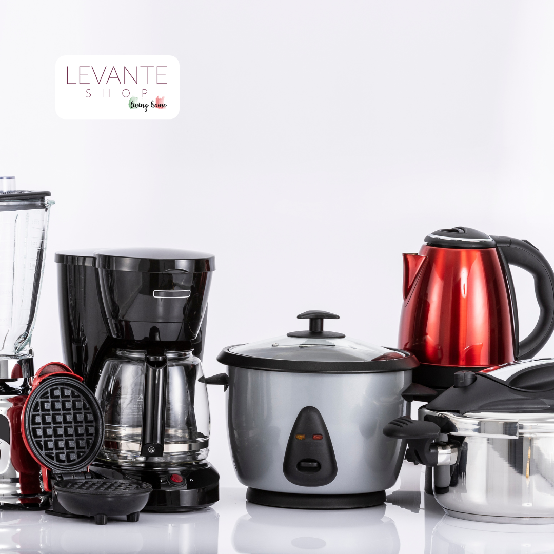 Piccoli elettrodomestici da cucina: macchina da caffè, bollitore, cuociriso, frullatore e waffle maker